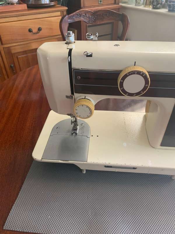 Vintage Janome Sewing Machine - Free Shipping