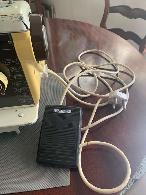 Vintage Janome Sewing Machine - Free Shipping