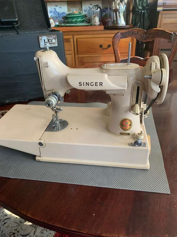 Vintage Singer Fetherweight