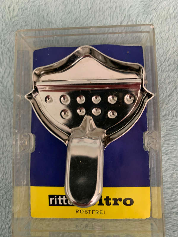 German lemon wedge squeezer