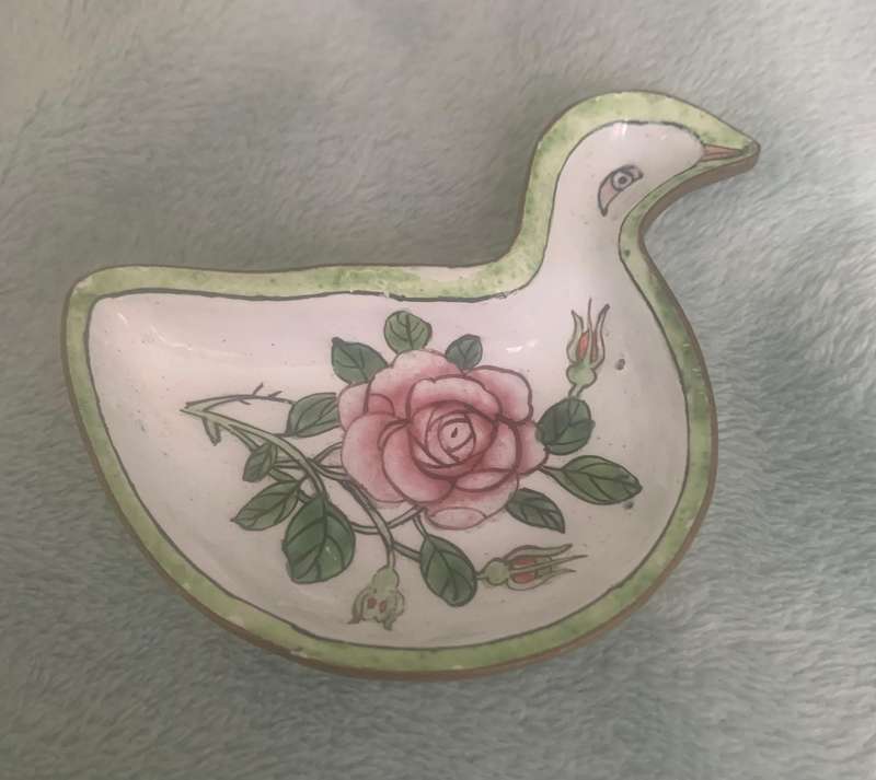 Enamel pin dish