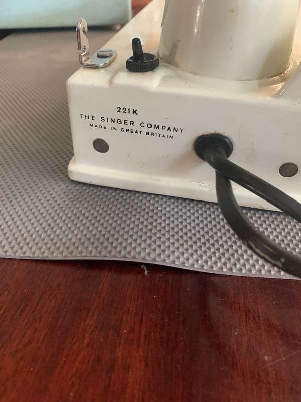 Singer Featherweight - needs attention