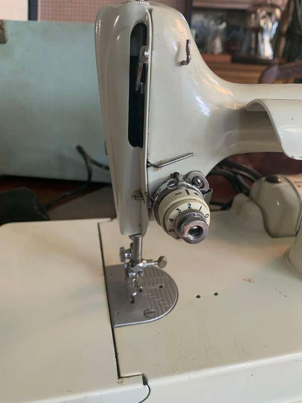 Singer Featherweight - needs attention