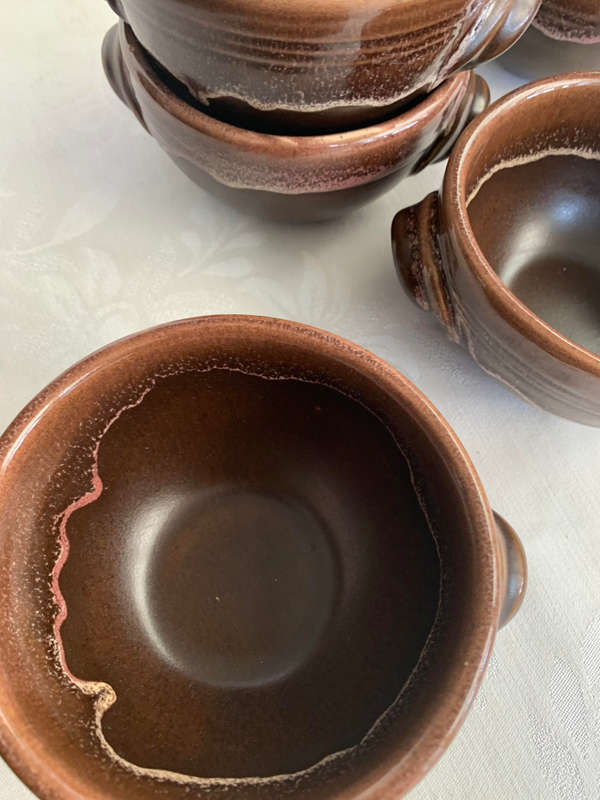 6 Pottery bowls
