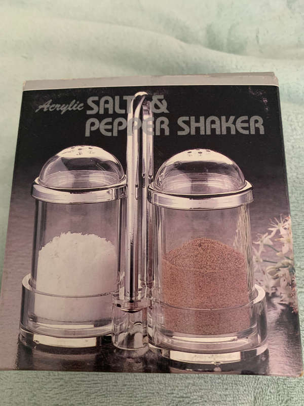 Acrylic salt and pepper shaker