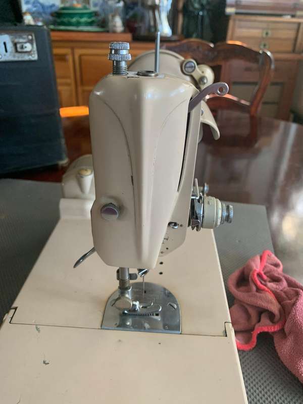 Vintage Singer Fetherweight