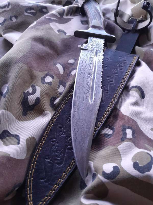 Damascus hunting bowie