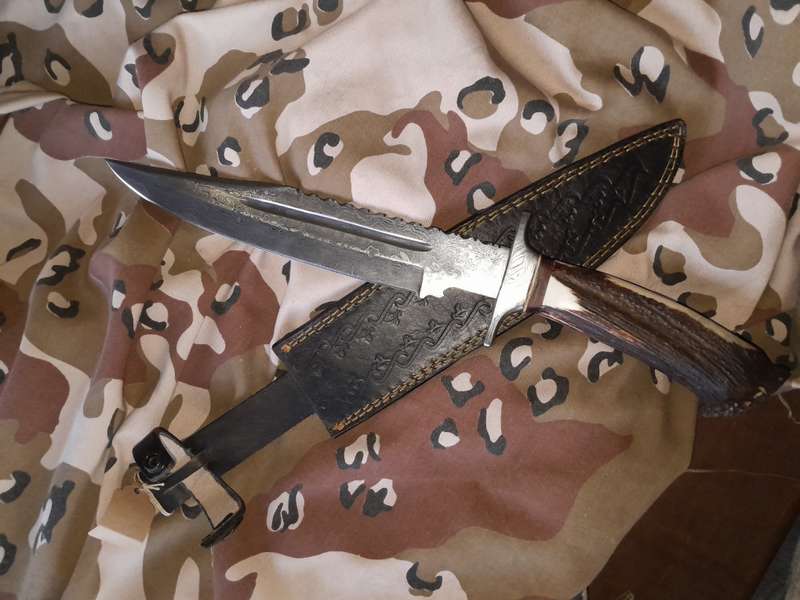 Damascus hunting bowie