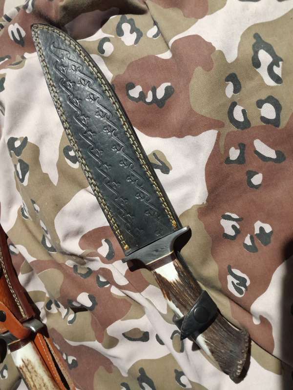 Damascus hunting bowie