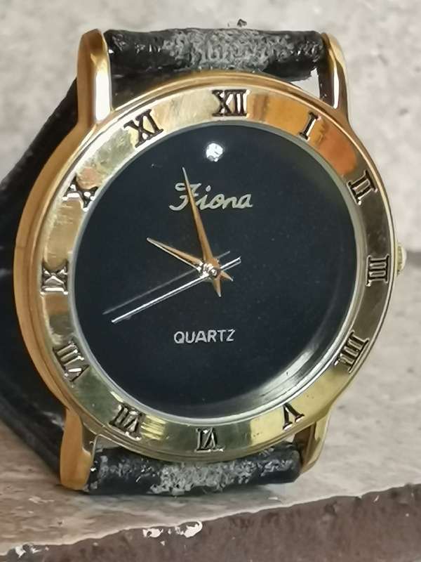 STUNNING LADIES FIONA GOLD PLATED WATCH WITH BIG 30CM FACE IN EXCELLENT WORKING CONDITION