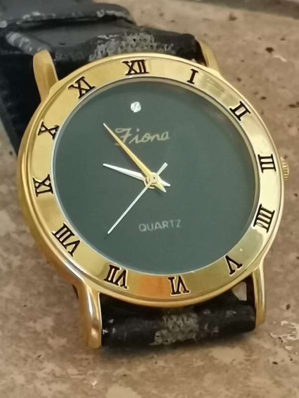 STUNNING LADIES FIONA GOLD PLATED WATCH WITH BIG 30CM FACE IN EXCELLENT WORKING CONDITION