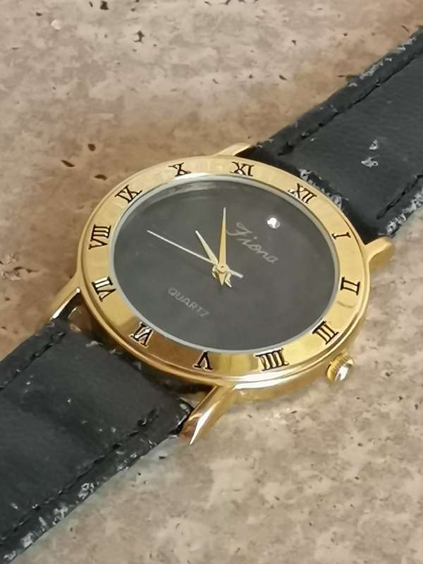 STUNNING LADIES FIONA GOLD PLATED WATCH WITH BIG 30CM FACE IN EXCELLENT WORKING CONDITION