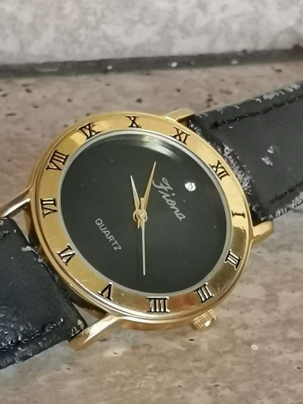 STUNNING LADIES FIONA GOLD PLATED WATCH WITH BIG 30CM FACE IN EXCELLENT WORKING CONDITION