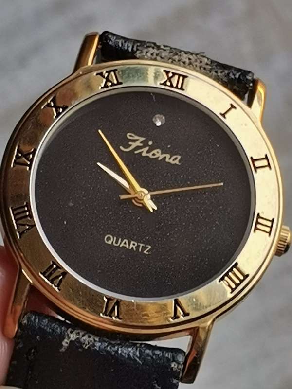 STUNNING LADIES FIONA GOLD PLATED WATCH WITH BIG 30CM FACE IN EXCELLENT WORKING CONDITION