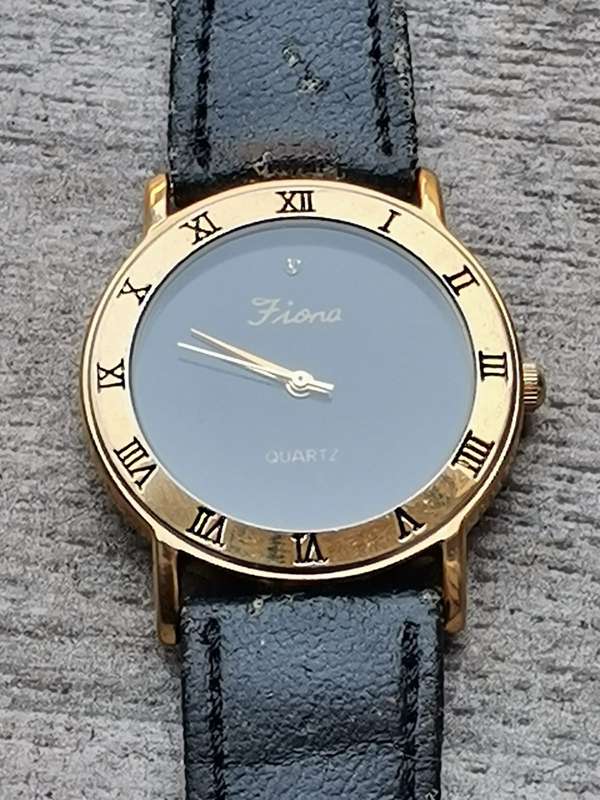 STUNNING LADIES FIONA GOLD PLATED WATCH WITH BIG 30CM FACE IN EXCELLENT WORKING CONDITION