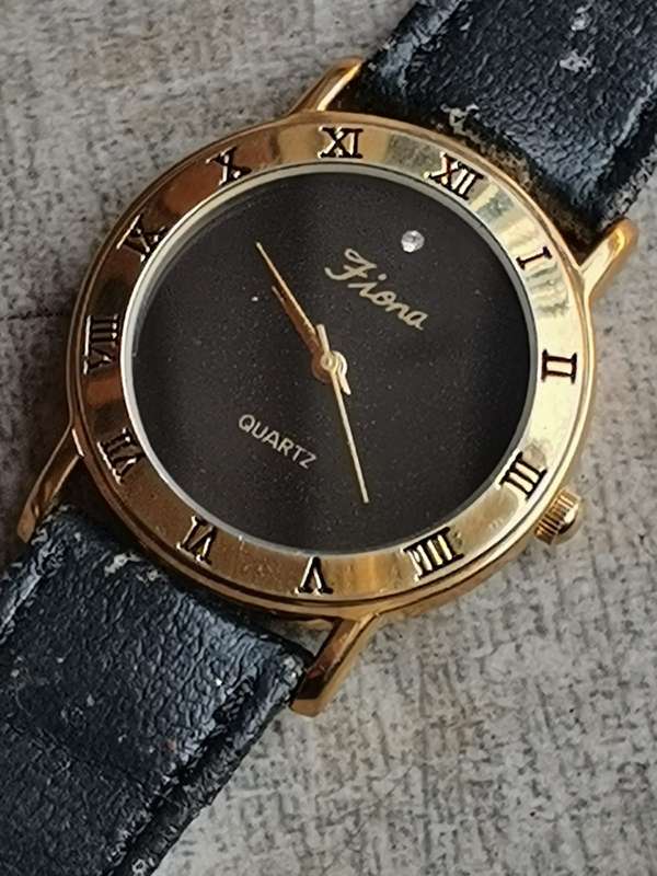 STUNNING LADIES FIONA GOLD PLATED WATCH WITH BIG 30CM FACE IN EXCELLENT WORKING CONDITION