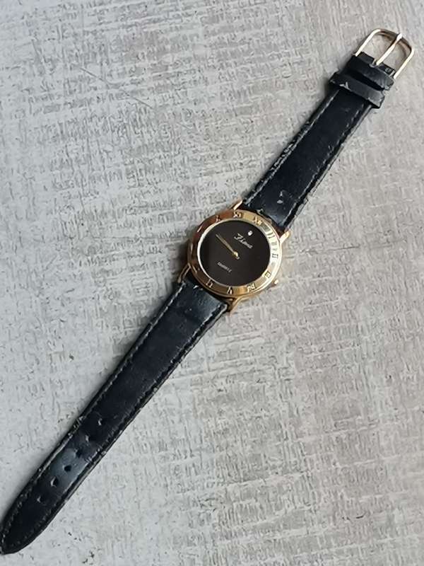 STUNNING LADIES FIONA GOLD PLATED WATCH WITH BIG 30CM FACE IN EXCELLENT WORKING CONDITION
