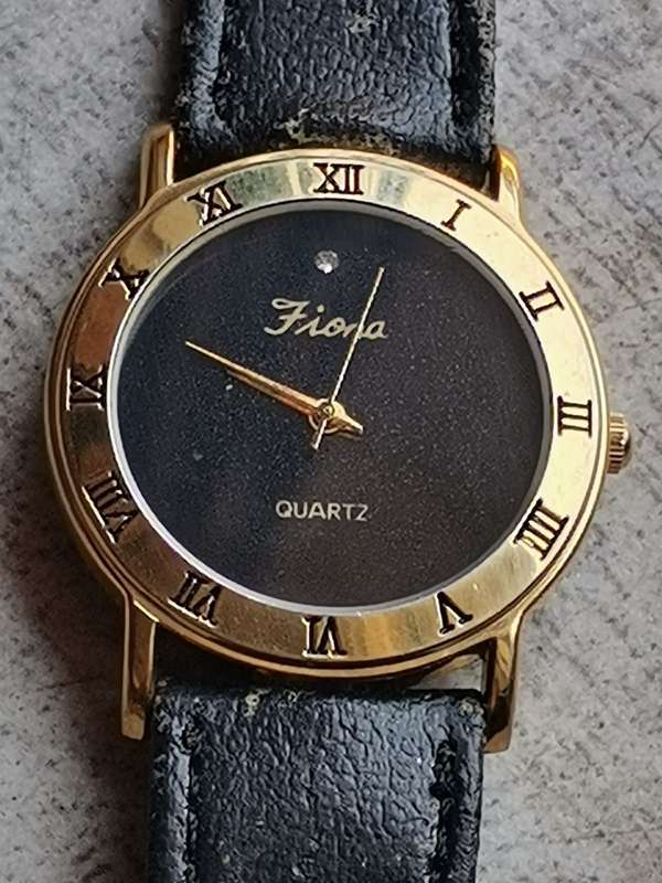STUNNING LADIES FIONA GOLD PLATED WATCH WITH BIG 30CM FACE IN EXCELLENT WORKING CONDITION