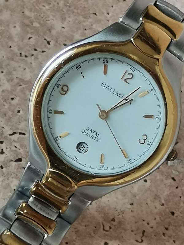 MENS 2 TONE HALLMARK WATCH IN EXCELLENT WORKING CONDITION