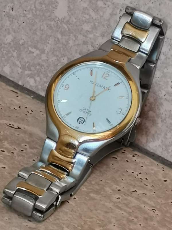 MENS 2 TONE HALLMARK WATCH IN EXCELLENT WORKING CONDITION