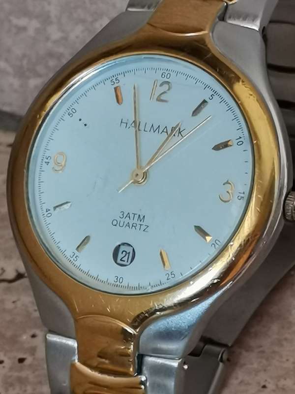 MENS 2 TONE HALLMARK WATCH IN EXCELLENT WORKING CONDITION