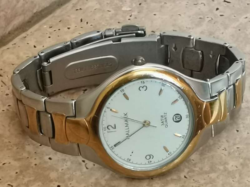 MENS 2 TONE HALLMARK WATCH IN EXCELLENT WORKING CONDITION