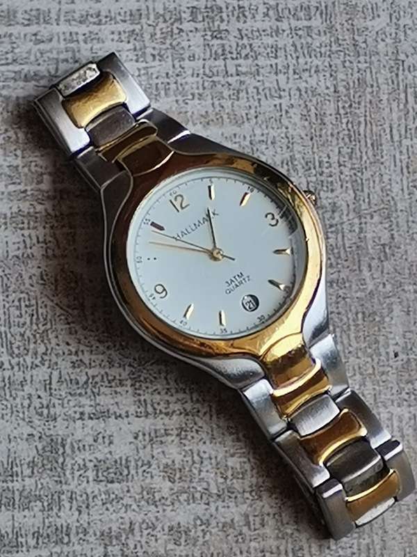 MENS 2 TONE HALLMARK WATCH IN EXCELLENT WORKING CONDITION