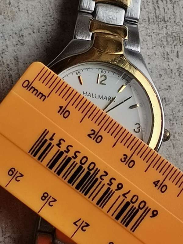 MENS 2 TONE HALLMARK WATCH IN EXCELLENT WORKING CONDITION