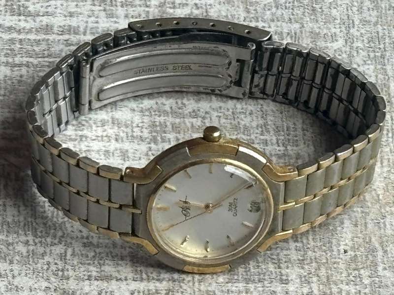 MENS A&S SWISS WATCH IN EXCELLENT WORKING CONDITION