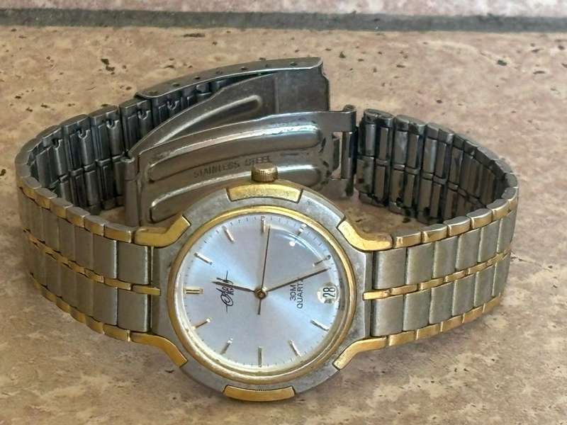 MENS A&S SWISS WATCH IN EXCELLENT WORKING CONDITION
