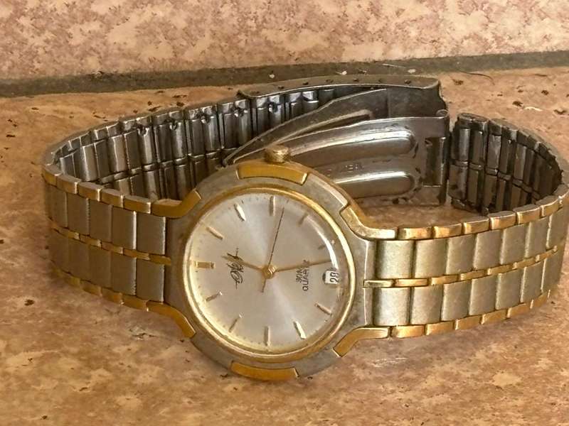 MENS A&S SWISS WATCH IN EXCELLENT WORKING CONDITION