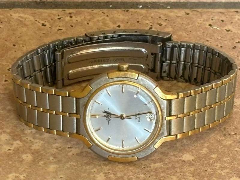MENS A&S SWISS WATCH IN EXCELLENT WORKING CONDITION