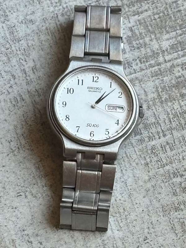 MENS SEIKO SQ100 WATCH IN EXCELLENT WORKING CONDITION
