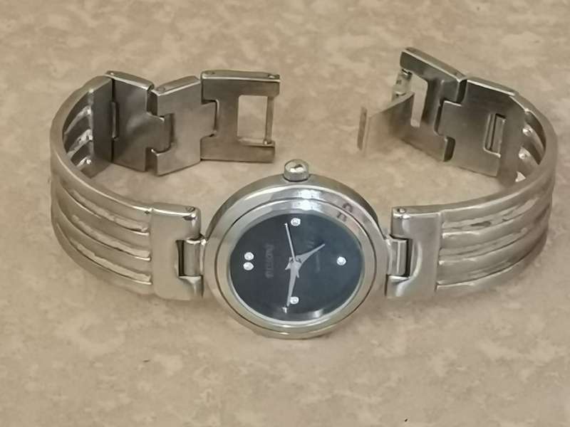 LADIES DISSONI WATCH IN EXCELLENT WORKING CONDITION