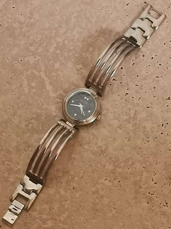 LADIES DISSONI WATCH IN EXCELLENT WORKING CONDITION