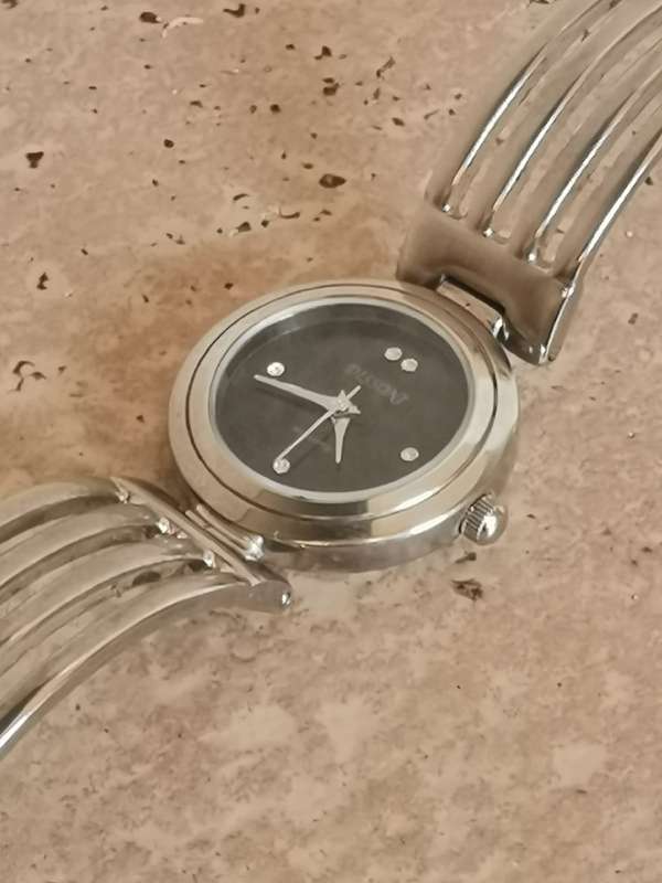 LADIES DISSONI WATCH IN EXCELLENT WORKING CONDITION