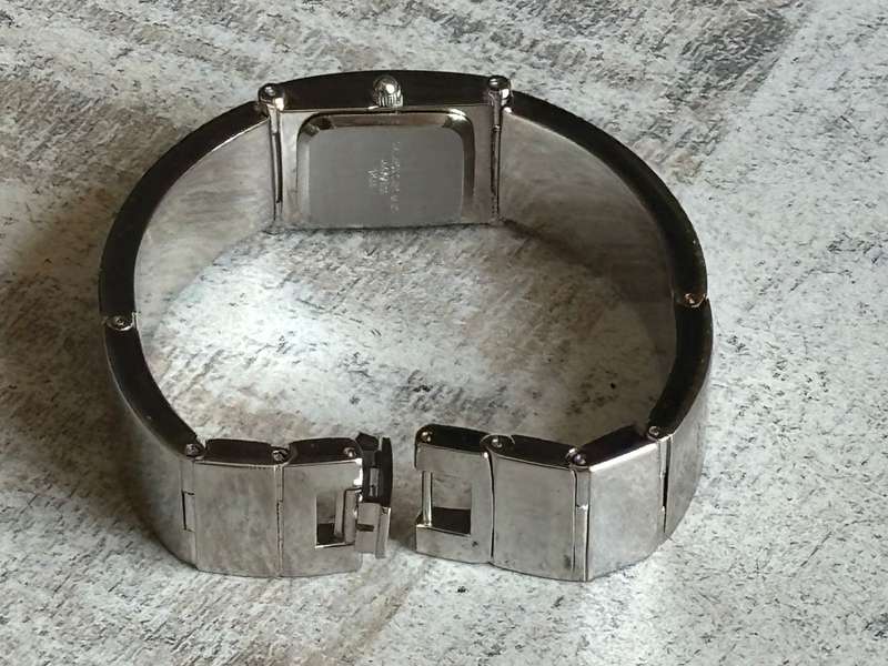 ELEGANT LADIES STAINLESS STEEL WATCH IN EXCELLENT WORKING CONDITION