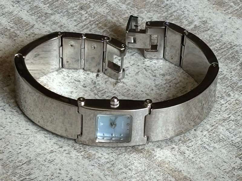 ELEGANT LADIES STAINLESS STEEL WATCH IN EXCELLENT WORKING CONDITION