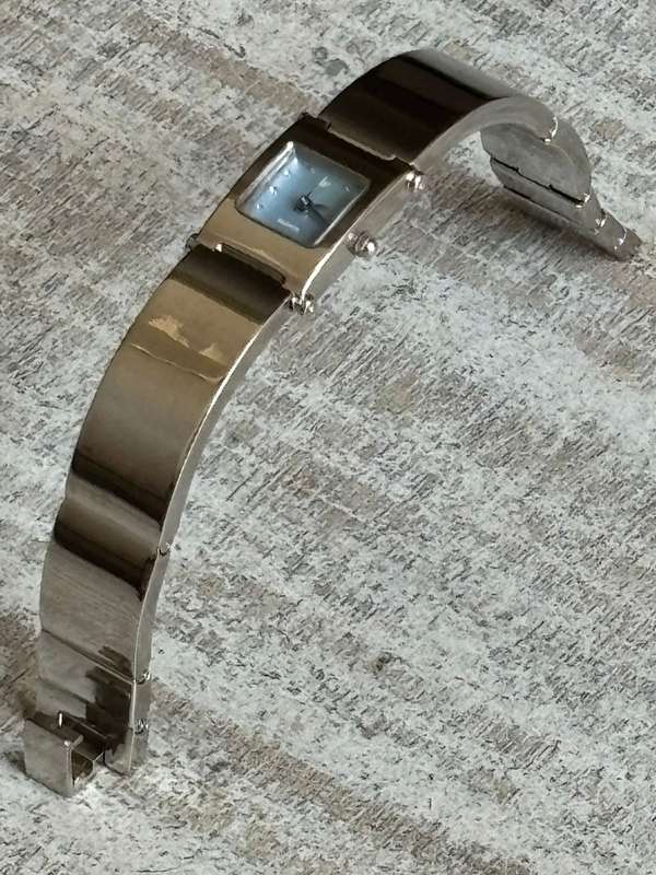 ELEGANT LADIES STAINLESS STEEL WATCH IN EXCELLENT WORKING CONDITION