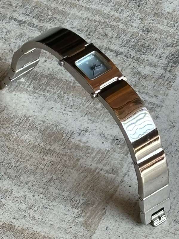 ELEGANT LADIES STAINLESS STEEL WATCH IN EXCELLENT WORKING CONDITION