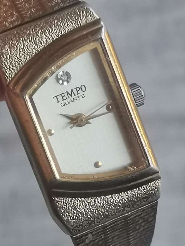 STUNNING LADIES TEMPO GOLD PLATED WATCH IN EXCELLENT WORKING CONDITION