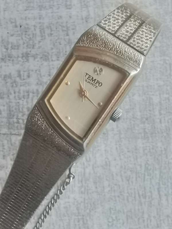 STUNNING LADIES TEMPO GOLD PLATED WATCH IN EXCELLENT WORKING CONDITION