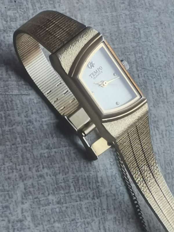 STUNNING LADIES TEMPO GOLD PLATED WATCH IN EXCELLENT WORKING CONDITION