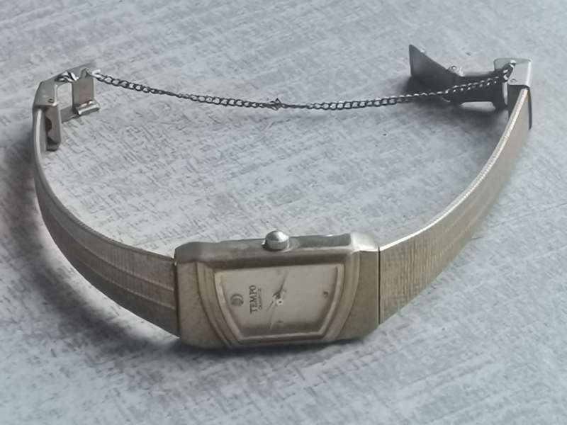 STUNNING LADIES TEMPO GOLD PLATED WATCH IN EXCELLENT WORKING CONDITION