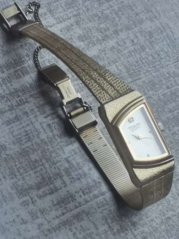 STUNNING LADIES TEMPO GOLD PLATED WATCH IN EXCELLENT WORKING CONDITION