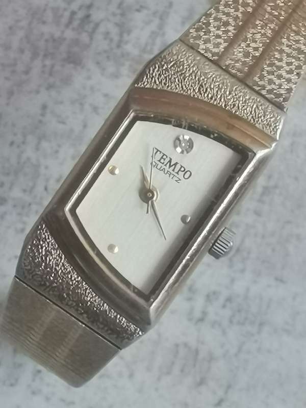 STUNNING LADIES TEMPO GOLD PLATED WATCH IN EXCELLENT WORKING CONDITION