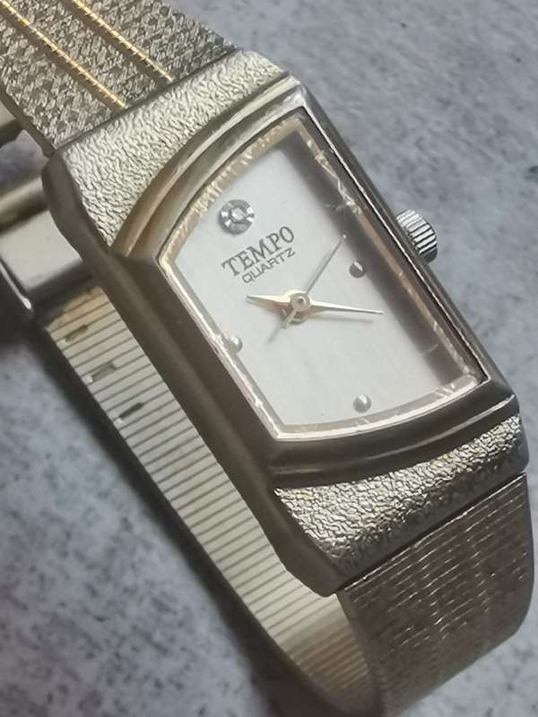 STUNNING LADIES TEMPO GOLD PLATED WATCH IN EXCELLENT WORKING CONDITION