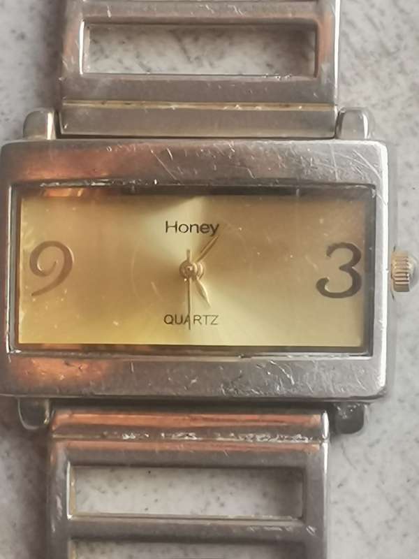 STUNNING LADIES HONEY STAINLESS STEEL WATCH IN EXCELLENT WORKING CONDITION
