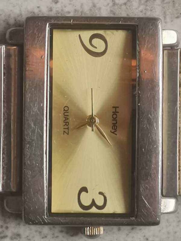 STUNNING LADIES HONEY STAINLESS STEEL WATCH IN EXCELLENT WORKING CONDITION