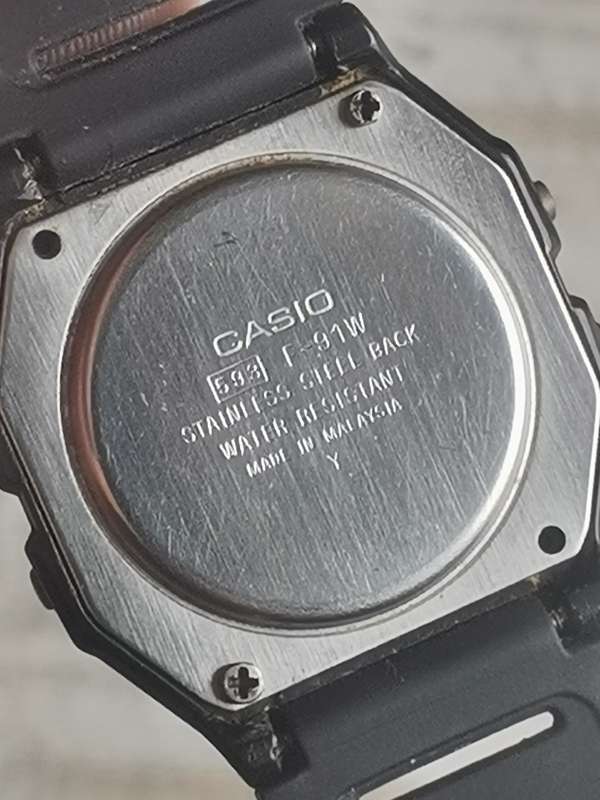 VINTAGE MENS CASIO F-91W CHRONOGRAPH WATCH IN EXCELLENT WORKING CONDITION